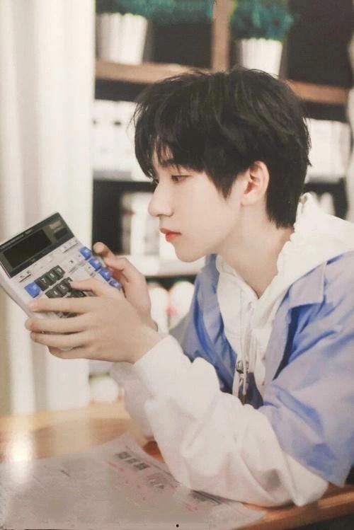 贺峻霖吃瓜视频,揭秘娱乐圈幕后故事